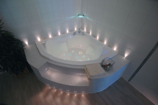 Подсветка угловой ванны